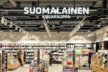 Suomalaisen Kirjakaupan myymälän siisänkäynti.